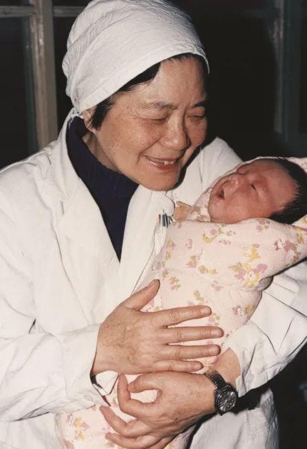 驾驭生命奇迹：追溯中国大陆第一例试管婴儿的诞生