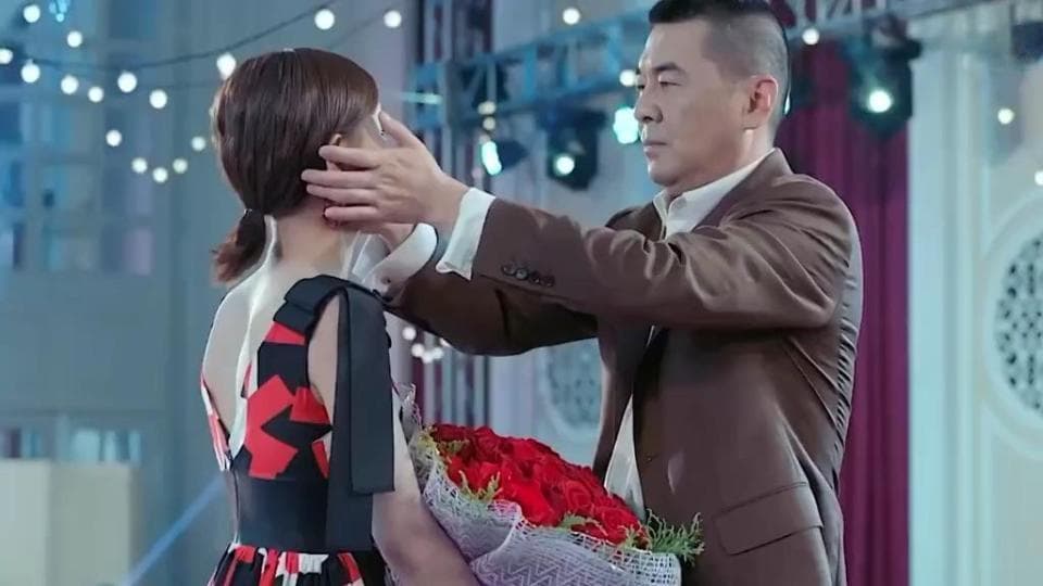 富商隐瞒身份娶设计师，婚后“外遇”剧情引争议