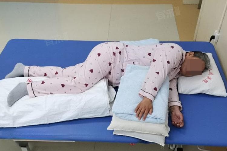 卧床老人大便拉不出来怎么办