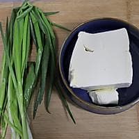 6步搞定！小葱拌豆腐秘诀：焯水+冰镇嫩滑