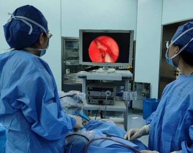 齐鲁医院眼科成功治愈慢性泪囊炎合并视网膜脱离患者