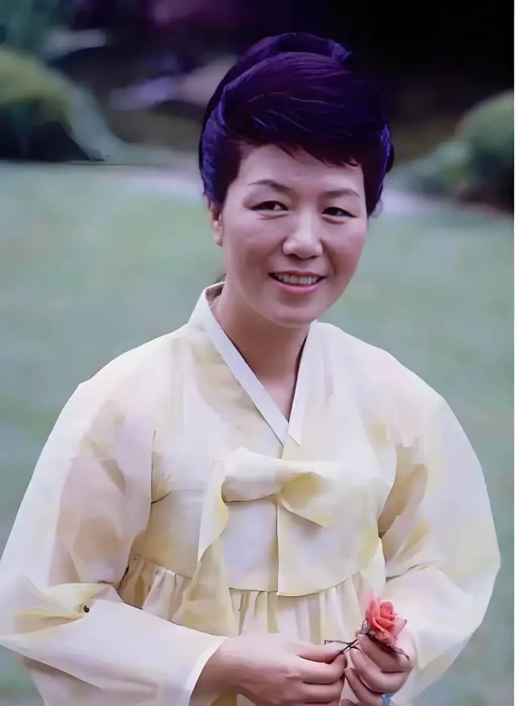 陆英修——朴正熙之妻，50岁被误杀，韩国最受欢迎的第一夫人