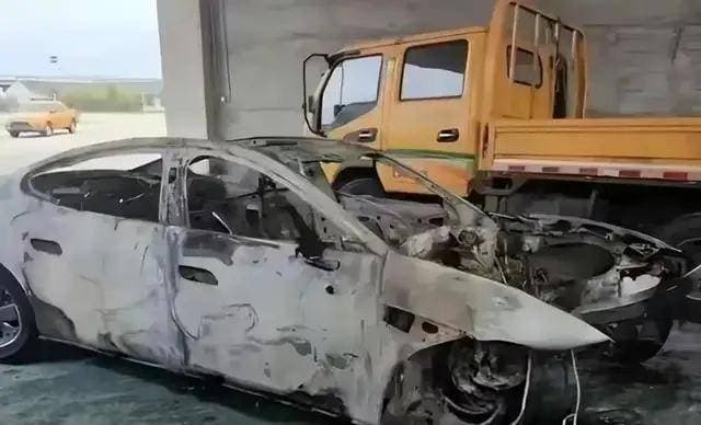 小米SU7爆燃事故：只有天价赔偿，才能倒逼国产电车重视生命