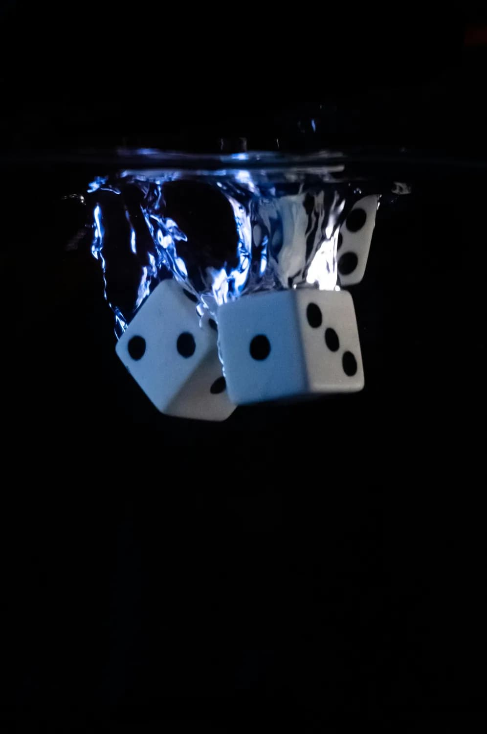 诺贝尔物理学奖背后的量子奥秘：不确定性原理与波粒二象性