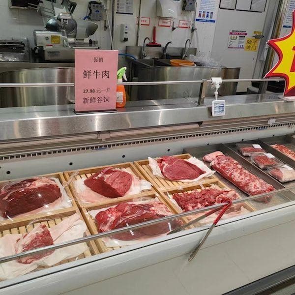 养一头牛亏损4000元，中小养殖户加速离场，政策组合拳能否助养殖户渡过难关？