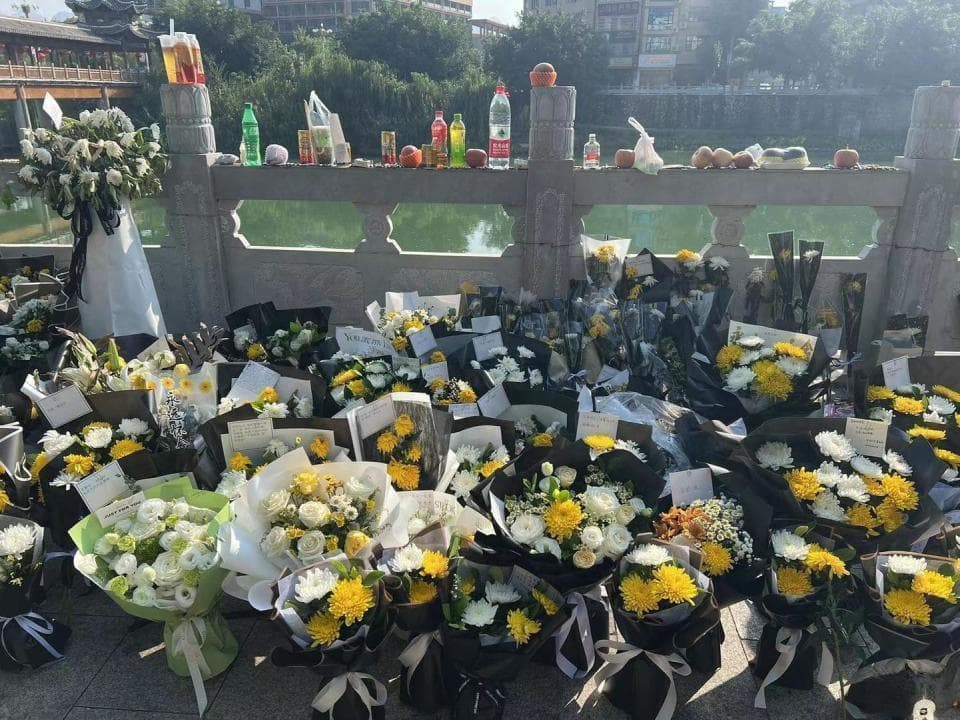 为救跳河女孩牺牲的广西民警李燮：“快，救人！”是他留在世上的最后一句话
