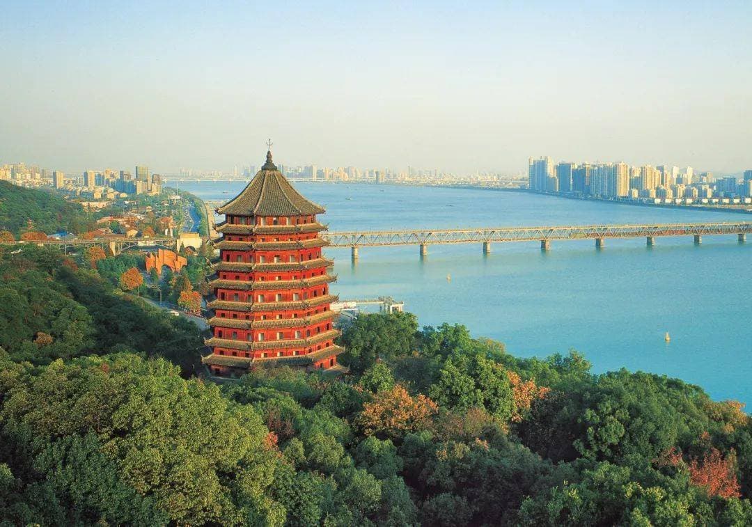 浙江11城GDP新格局！杭州跨上2万亿台阶，金华紧追台州