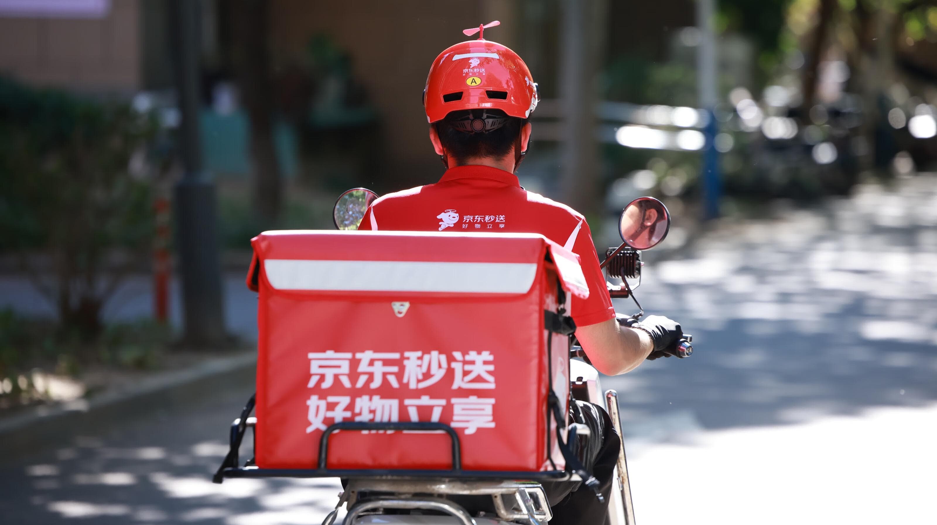 这年头，给交五险一金都成新闻了