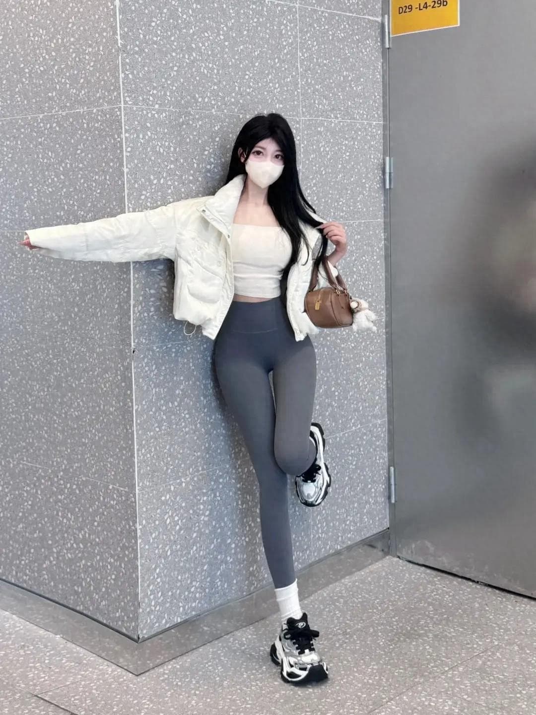 保暖不臃肿秘诀：三层叠穿法+色彩魔法，冬日时尚全攻略