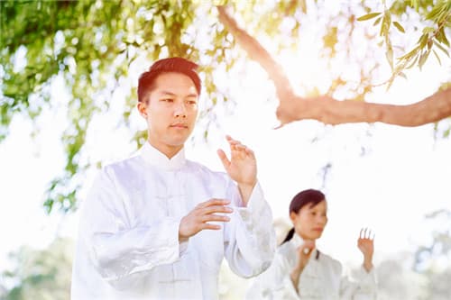 预防骨质疏松，不妨多做做负重锻炼