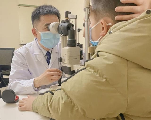 点眼药水既能治病也能致病，青光眼专家浅谈激素性眼药的利与弊！