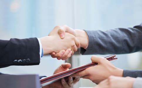 雇主责任保险与工伤保险的异同，雇主责任险和工伤保险冲突吗