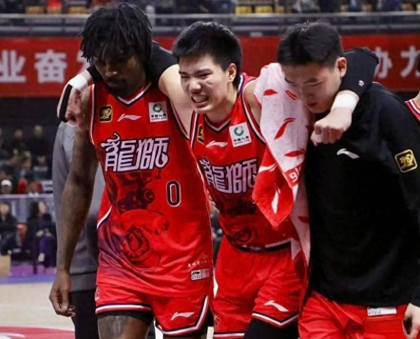 中国男篮内线新星焦泊乔遭遇重伤赛季报销，还能证明自己吗？