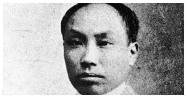毛主席：“陈独秀是有过功劳的，他是五四运动时期的总司令。”