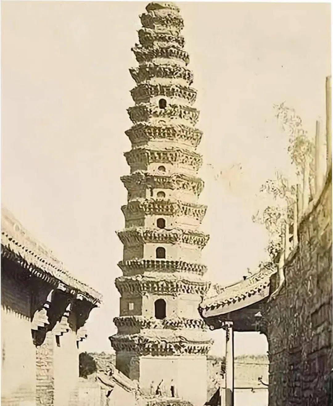 武安舍利塔：巍巍古塔，屹立千年