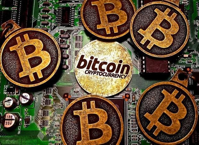 比特币交易市场的情绪指标与价格预测