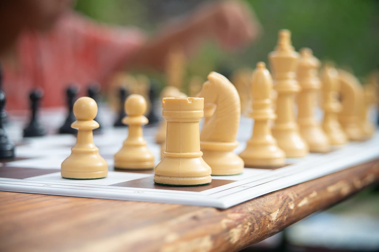 棋逢对手，智取五子—五子棋技巧图解的奥秘与乐趣