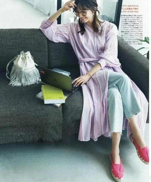 "裙子+裤子"混搭风潮：刚柔并济的时尚新选择