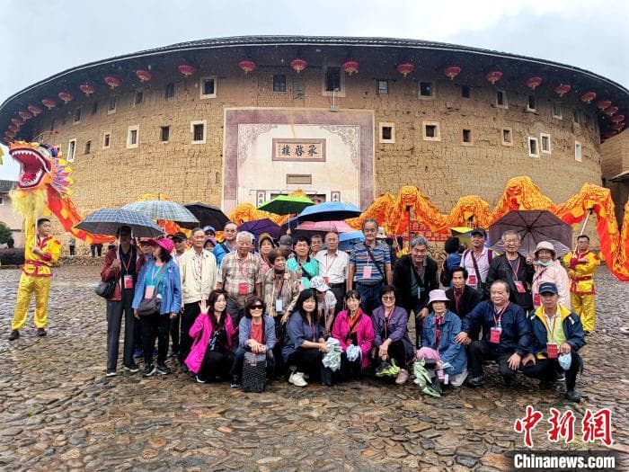 台湾彰化江氏宗亲回祖籍地福建永定寻根谒祖