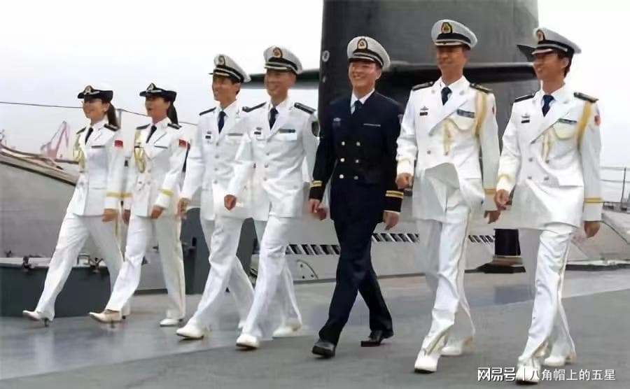 一文读懂中国海军军服：从礼服到作训服的军衔标志详解