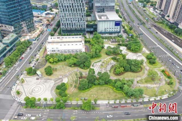 广西南宁造多座口袋公园 民众乐享“方寸间”