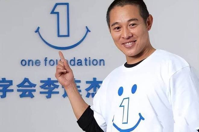 参加节目时，李连杰曾高调宣传壹基金：它让我对得住邓公的重视！