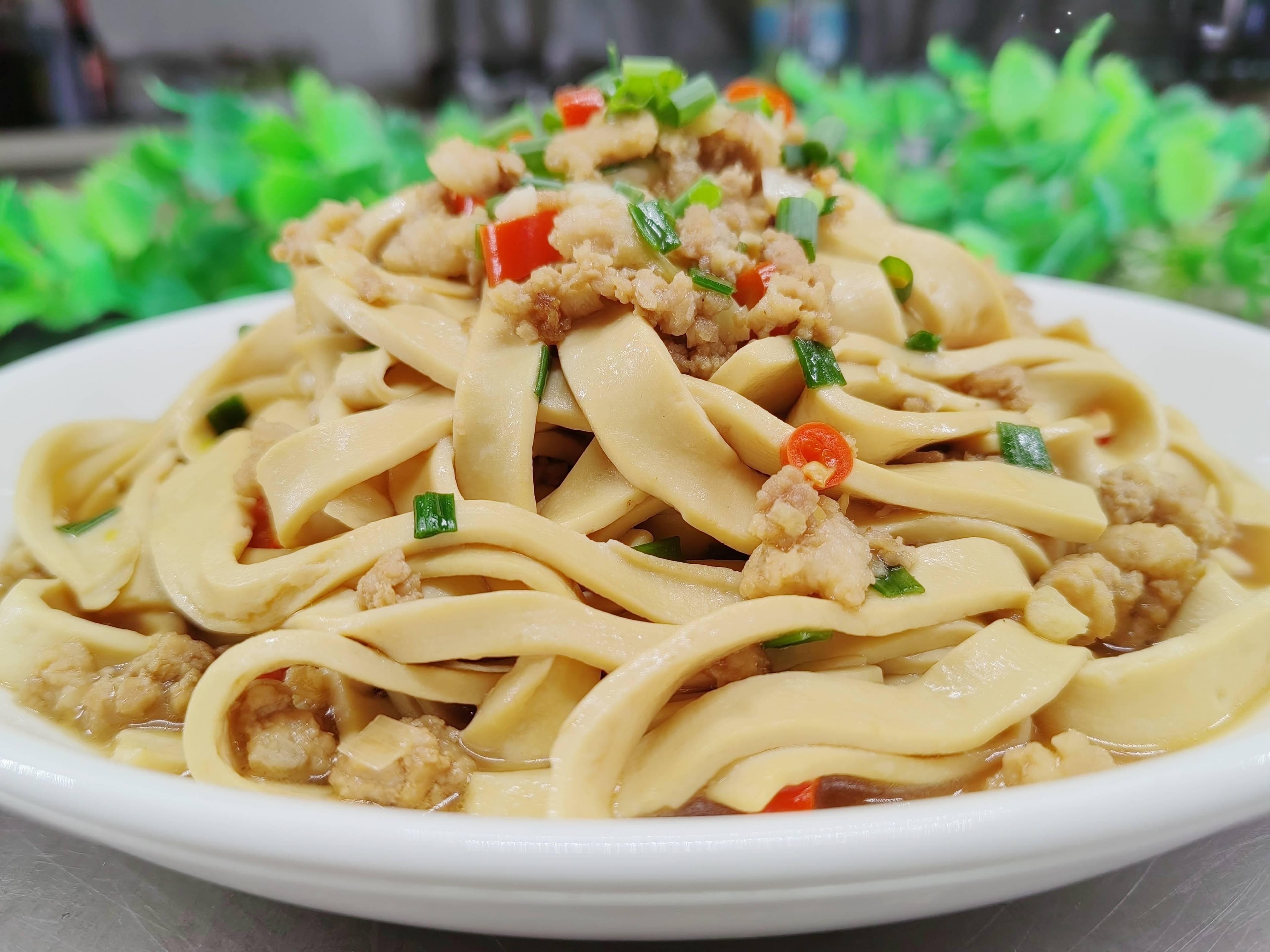 捞汁豆腐皮的做法：一招让豆腐皮滑嫩可口