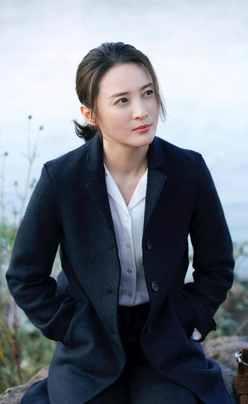 48岁蒋勤勤获影后：同为传销题材的贾玲电影，杨紫张小斐冲奖女配