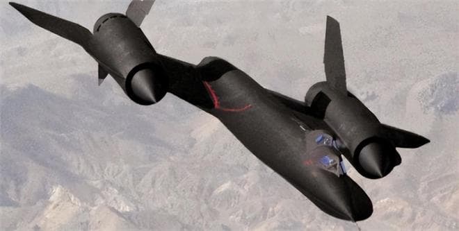 “黑鸟”SR-71侦察机为何猖狂：雷达找不到，导弹追不上