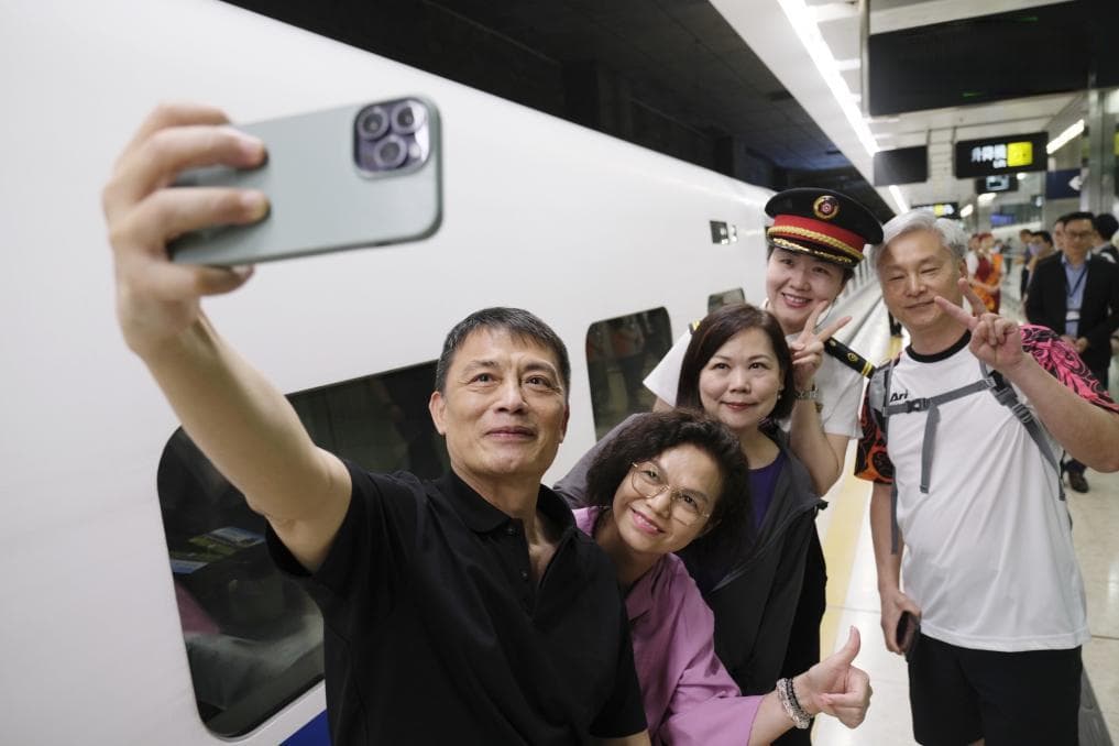 从直通车到高铁动卧：内地香港更便捷“双向奔赴”