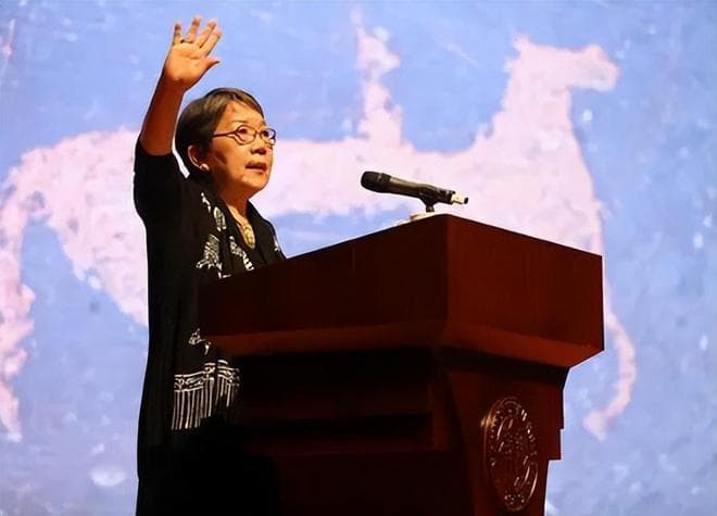 愚公移山在教导我们破坏环境？著名诗人席慕蓉，建议将其移出课本