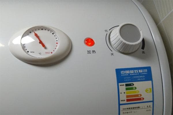 如何应对热水器蜂鸣并显示故障码的问题？