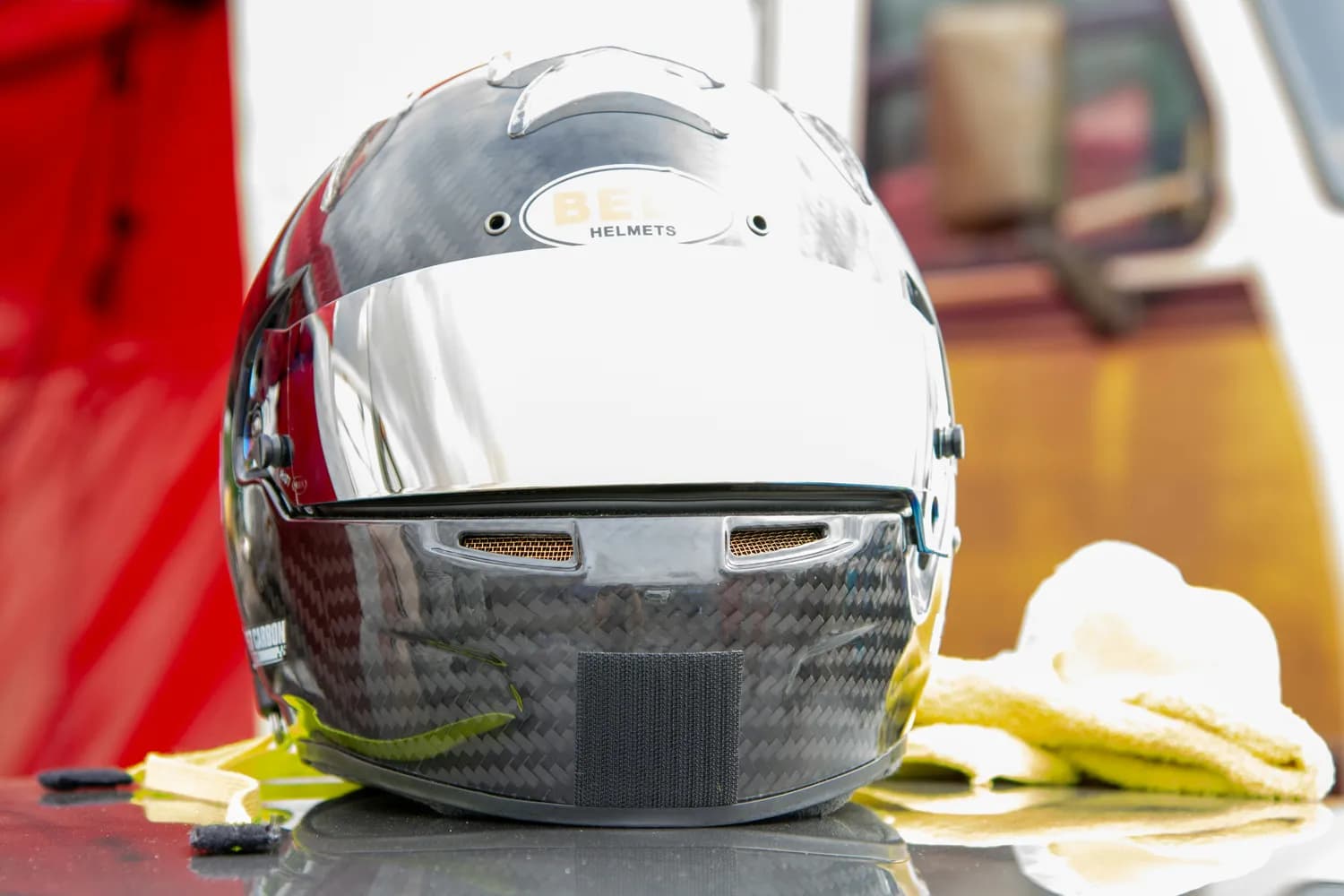 Xquip vs Arai：如何选到最合适的赛车头盔？