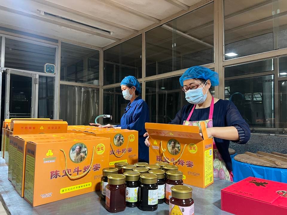 匠心养好蜂，酿造幸福蜜，陈宜斗传承"蜜蜂文化"