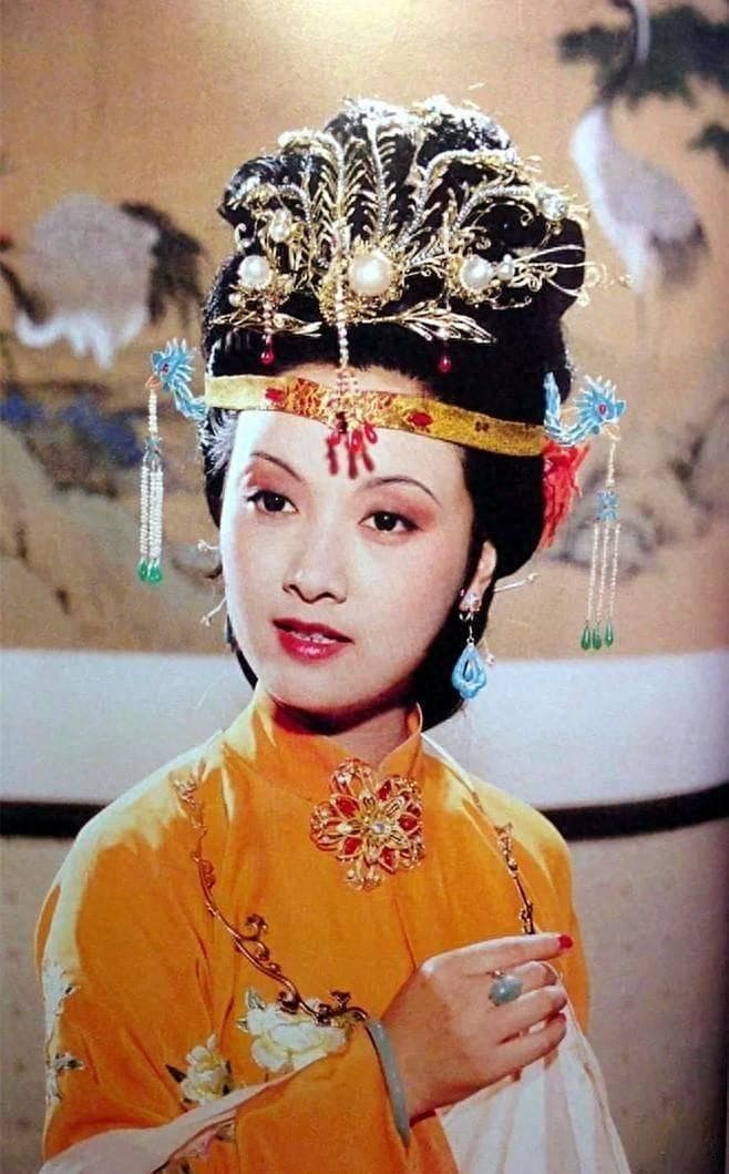 内敛与张扬：87版邓婕与89版刘晓庆的王熙凤对比