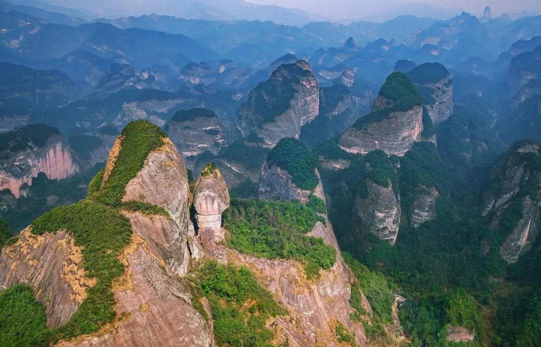 湖南邵阳十大景区：崀山丹崖、南山牧场领衔的自然人文胜地