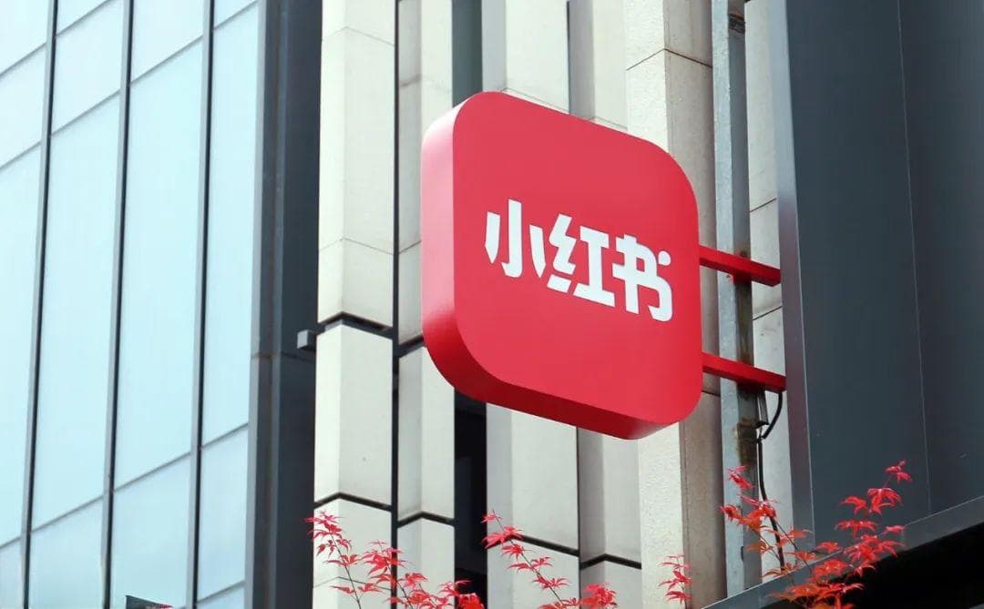 TikTok跌倒，“瑟瑟发抖”的小红书不敢吃饱