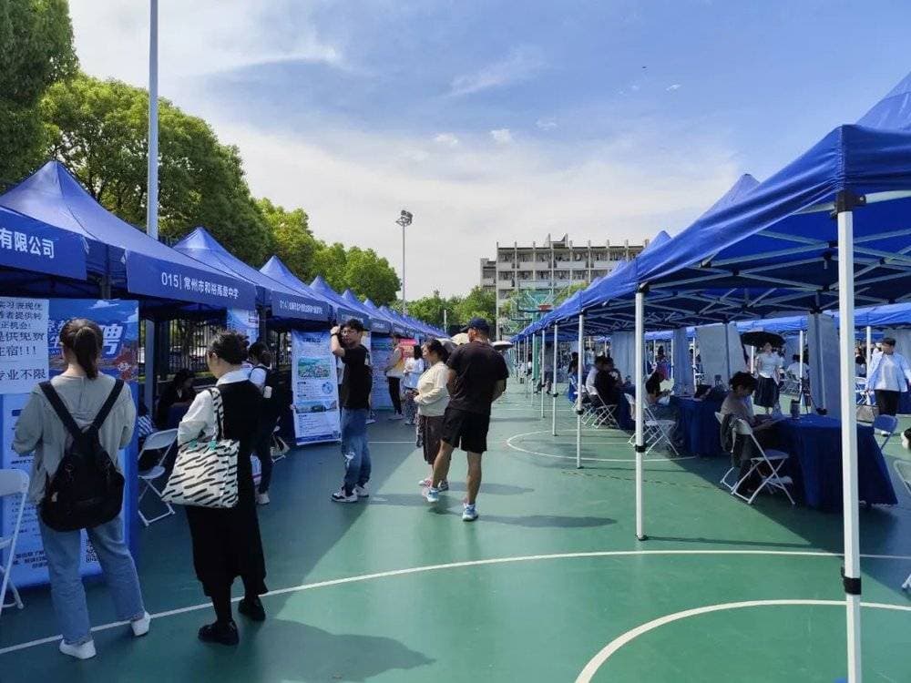 “非应届毕业生”们在寻找出路