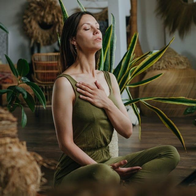 腹式呼吸六大好处与正确训练方法！呼吸做对了就能改善失眠、舒缓压力