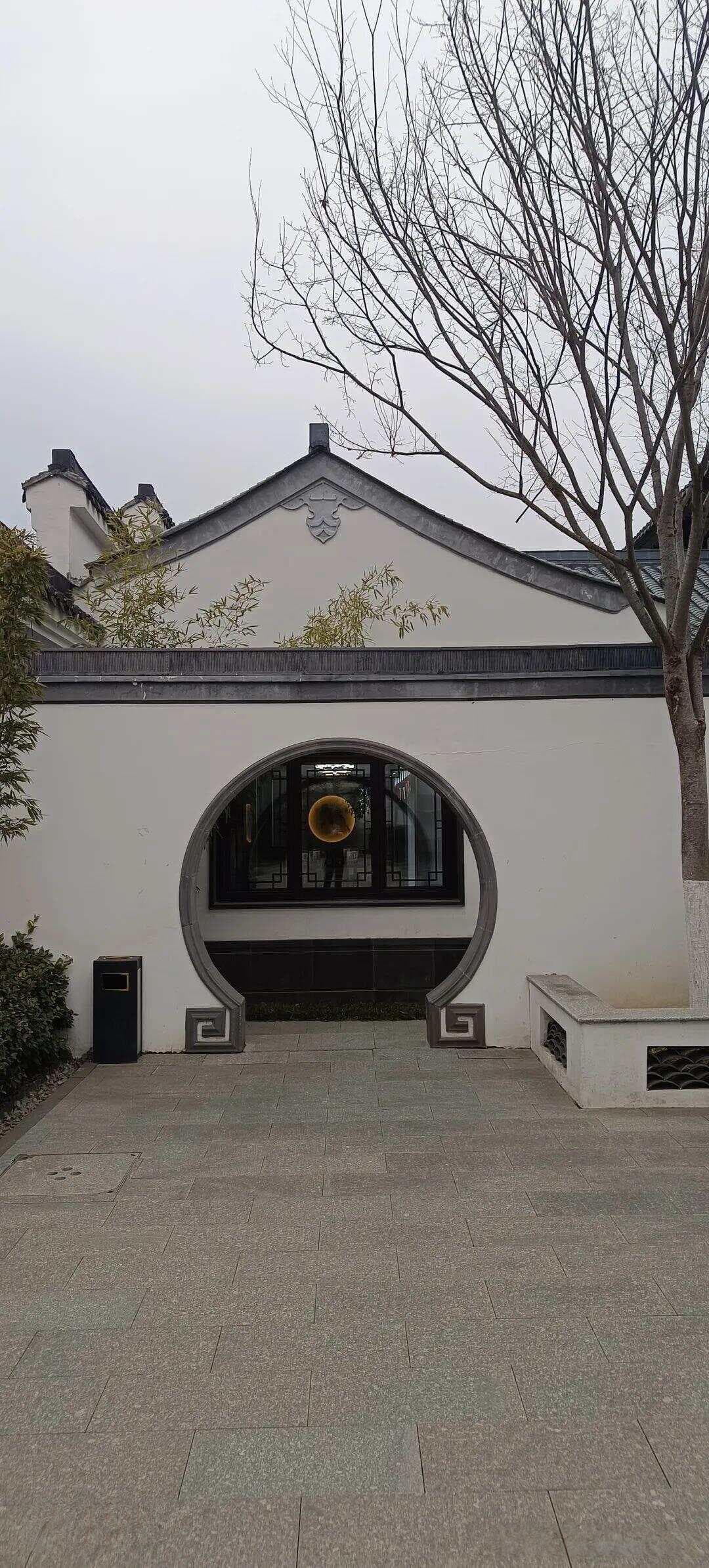 放下执念，拥抱平和：构建"不执着之爱"的认知与实践路径