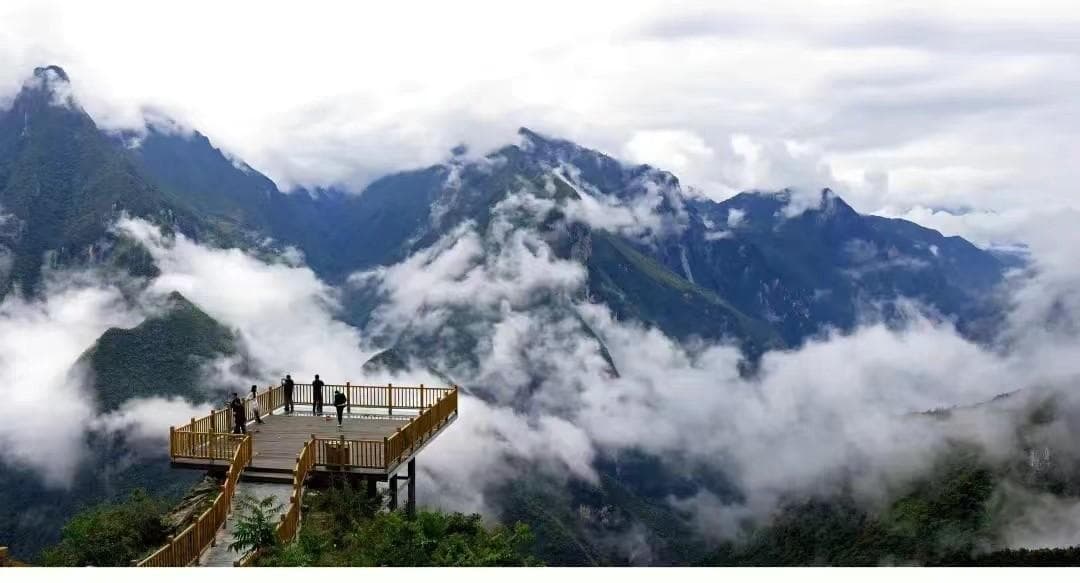 上山下水趣避暑 | 穿越巫溪兰英大峡谷 挑战挂壁公路惊险又刺激