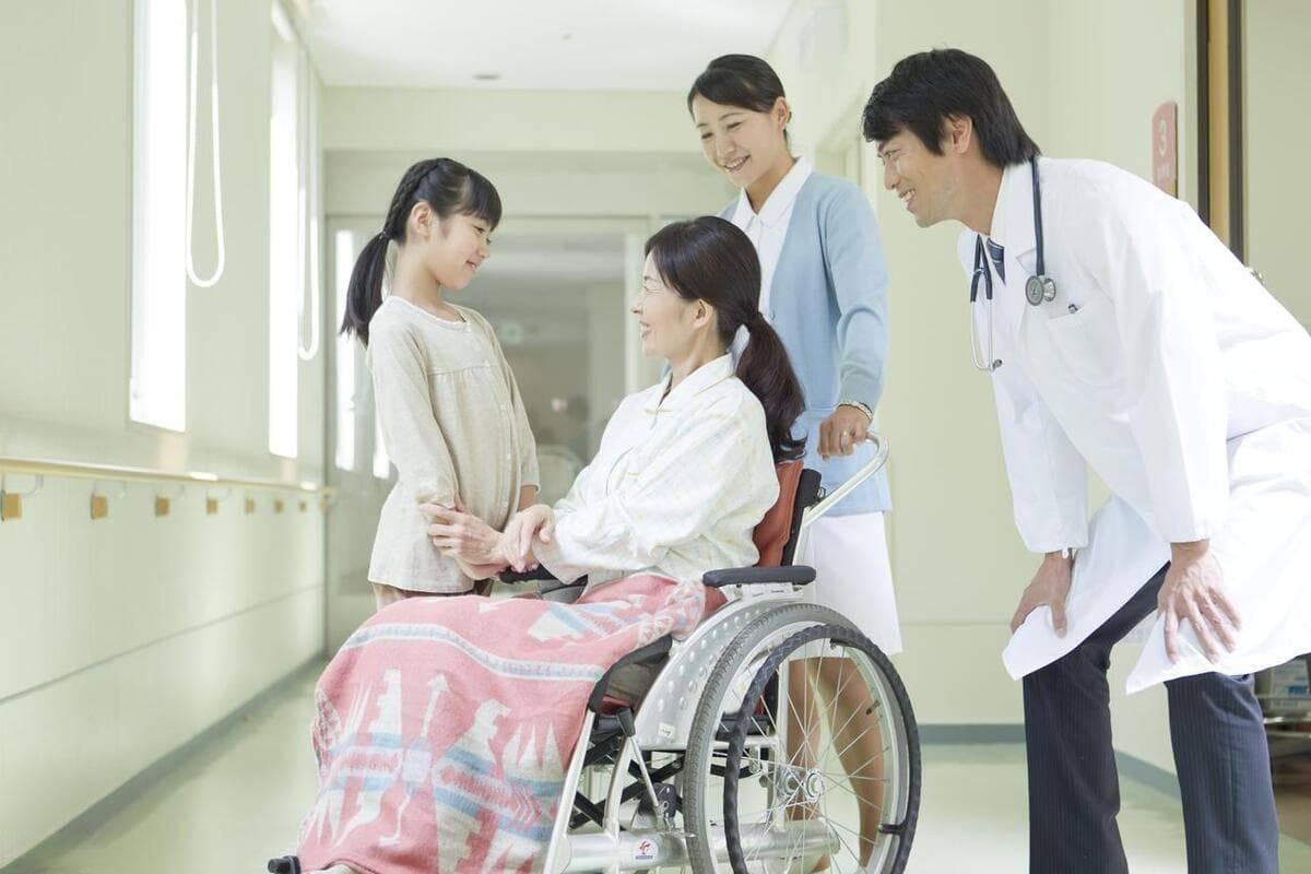 老龄化社会下的健康照护师：专业技能与人文关怀并重