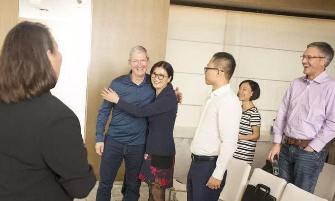 从初中辍学打工妹，到500亿身家女首富，她只比工友多做了一件事