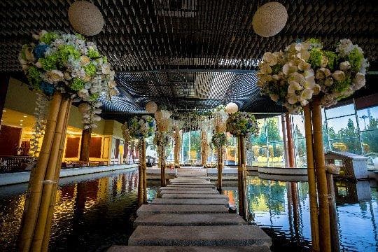 户外水台婚礼布置：浪漫与自然的完美融合
