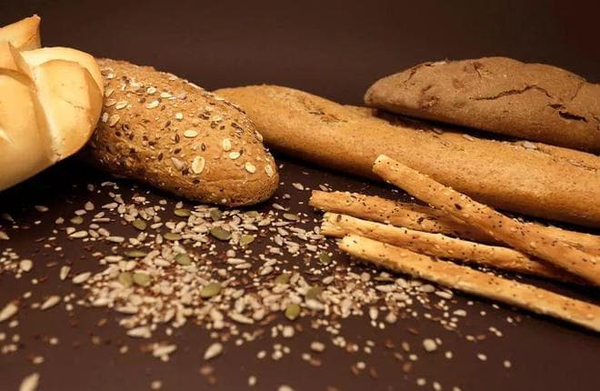 亚麻籽与控制高脂血症：降脂效果获加拿大认可，食用建议与食谱全解析