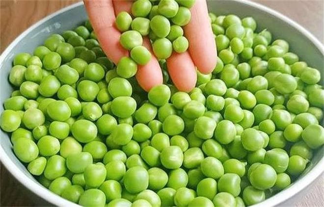 豌豆保存焯水好还是直接冷冻？教你正确方法，放一年都新鲜