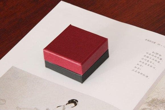 看颜色闻气味：教你识别优质线香盘香