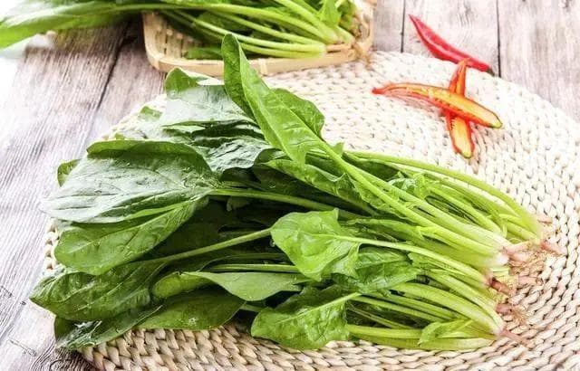 女人排毒养颜建议多吃这6类食物，坚持一个月脸上痘痘可见变少！