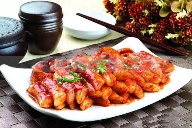 如何提升炒年糕的美味口感，烹饪技巧与秘诀