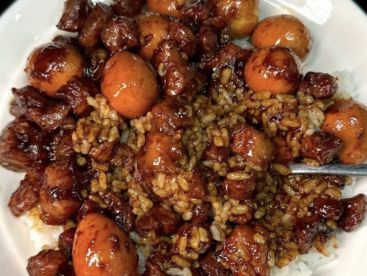 可乐卤肉饭：甜而不腻的美味佳肴